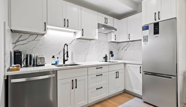 The Addison by Kasa | Inviting Queen Studio | San Francisco