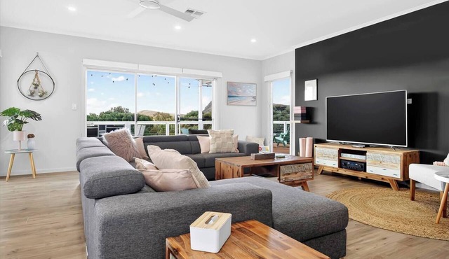 The Ark Beachside Sanctuary with Valley Views in Second Valley