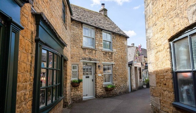 The Best Location In Bourton garden - BBQ-Parking
