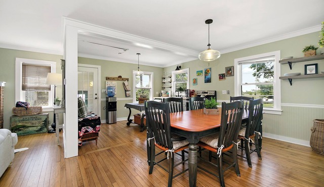 The Cottage at Locavore Farm 32-Acre Prairie, Pond & Farm-to-Table Stay