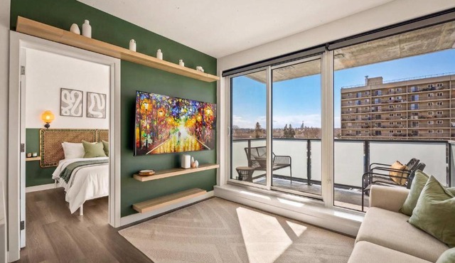 The Kensington - Balcony - City Views - Office