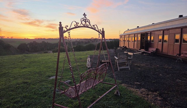 The Red Train - Unique Country Bed and Breakfast