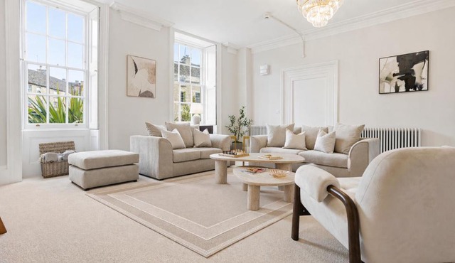 The Residence - Grand 3 Bed apartment, Garden, Parking