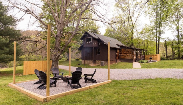 The Rustic Well Handcrafted Cabin Hot Tub Fire Pit Dog Friendly