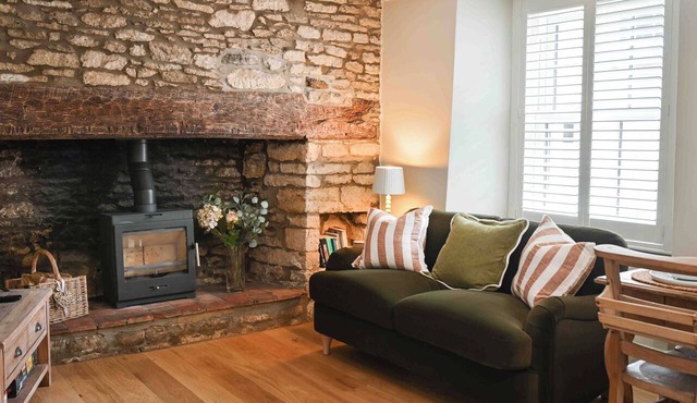 The Snug at Sherston, Cosy Cotswold Cottage close to Westonbirt, Sleeps 4