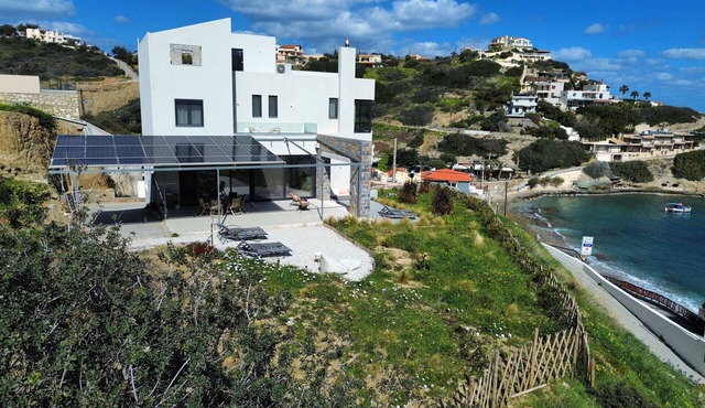 Theasea,beachfront,next to all amenities,Heraklion