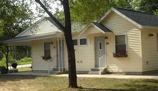Tranquil Cottage with Picnic Table and Fire Ring in Trempealeau, Wisconsin