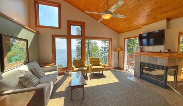 Tranquil Lakefront Upper 2BR Condo with Lake Superior Views