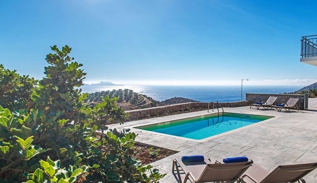 Tranquil sea view villa with pool,2km from beach!