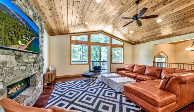 Tranquility in the Trees - Hot Tub, Projection TV Theater