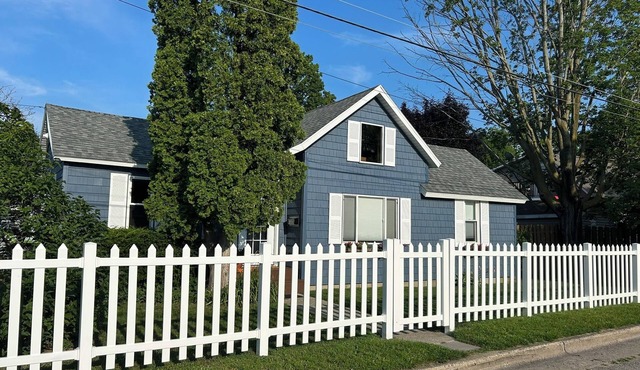 Traverse City Charmer – 30 Steps to the Bay & Walkable to Downtown