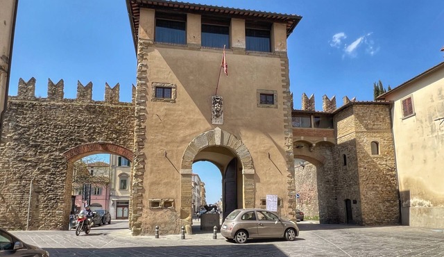 Tuscany Old Town - Two Bedroom Apartment, Sleeps 5