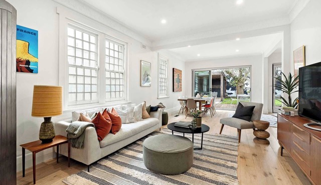 Ultralux 5BDR Beachfront Home in Elwood