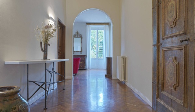 Unique 5 Bedroom Apartment with Private Garden