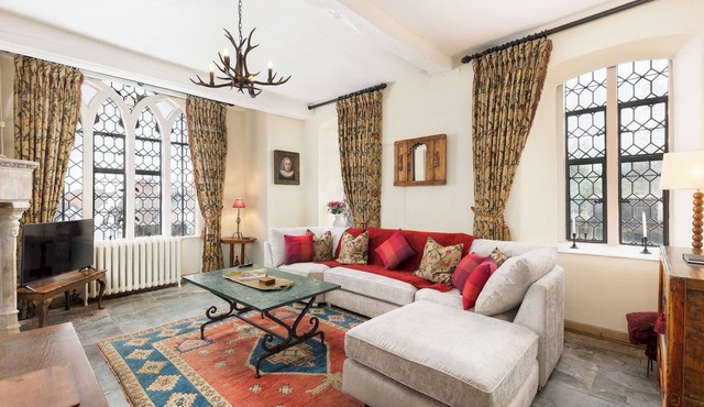 Unique Castle Stay, The East Gate Tower, Warwick - Pass the Keys