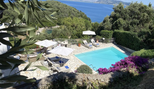 Unique location with stunning views. Walkable to Kalami & Agni with heated pool
