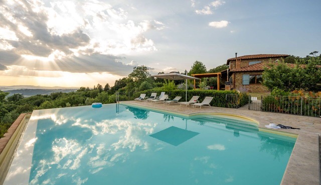Vacation Home in Paciano with 4 bedrooms sleeps 10