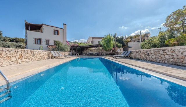 Vamos Villa – Elegant 5-BR Retreat with Private Pool