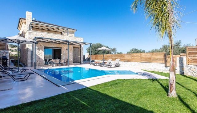 Vera Natura Villa II, with Pool, BBQ & Playground, Close to Beach & Shops