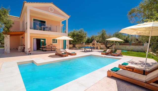Villa Adelasia by Villa Plus