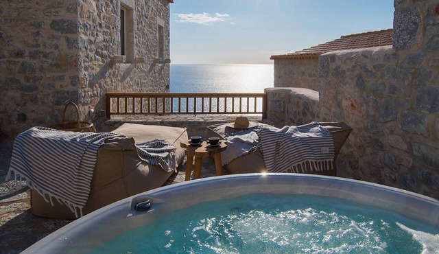 Villa Aetheron, Divine Sea Views, Private Hot Tub, Furnished Terrace, Shared.