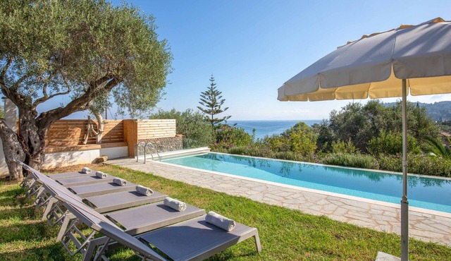 Villa Alkyoni Mare - Three Bedroom Villa, Sleeps 6