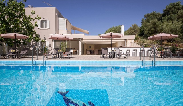 Villa Almyros 5 Bedroom Luxurious Villa close to the beach