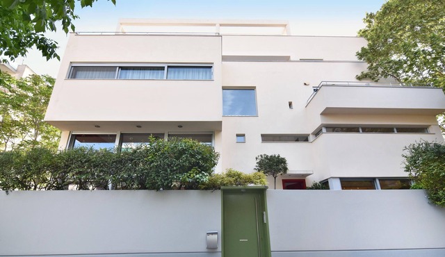 VILLA AMARYLLIS KERAMIKOS: Downtown