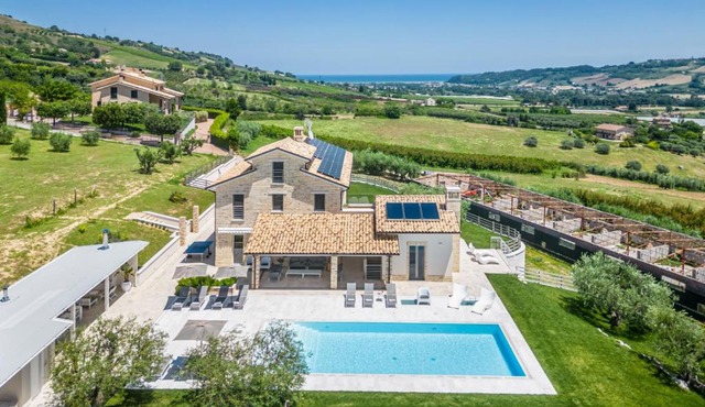 Villa Amore di Ada - Modern Design Villa - AirCo, Private Pool & Near The Beach