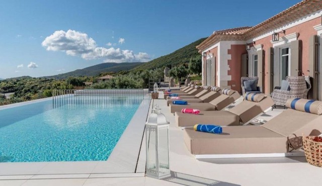 Villa 'Arxontiko Stoufi' with Sea View, Wi-Fi and Air Conditioning