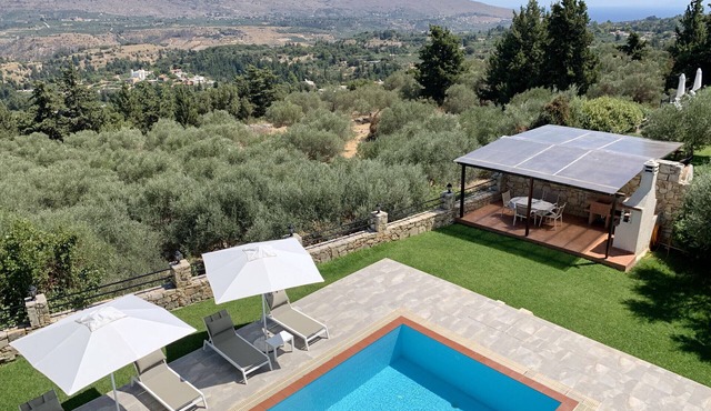 Villa Avra