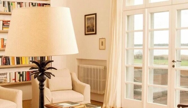 Villa between lake and sea in Tuscan Maremma