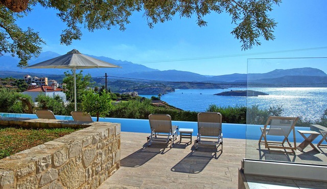 Villa Bluewhite - Luxury villa with pool in Plaka, Island of Crete
