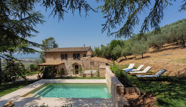 Villa degli Olivi - 4BR Villa in Spello with Spectacular Pool and Olive Grove!