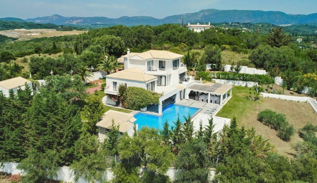 Villa Electra - Eight Bedroom Villa, Sleeps 23