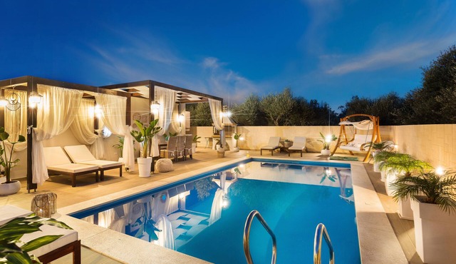Villa Elisabeth View luxurious with POOL & BBQ !