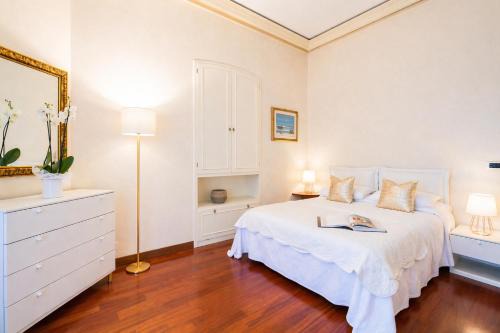 VILLA EUGENIA - Luxury Flat in the Centre, with Parking Space