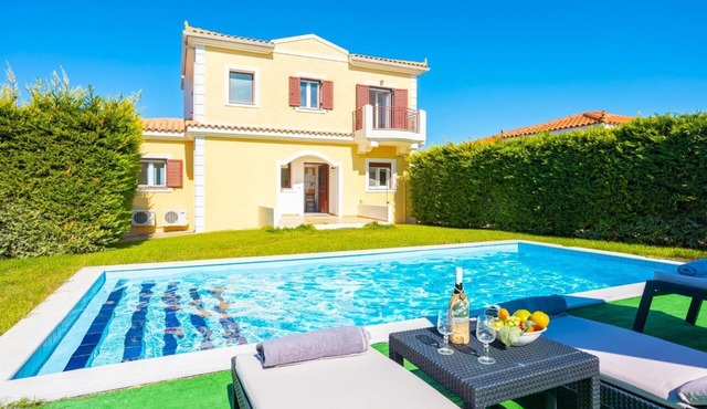 Villa Europe Thia - Three Bedroom Villa, Sleeps 6