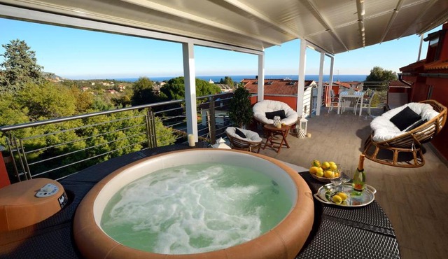 Villa Giovanna con terrazza panoramica, Jacuzzi e sauna