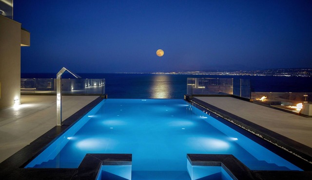 Villa Hyperion - Luxury 7 bdrm Villa with infinity heated pool