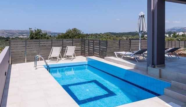Villa Karouzo- With Private Pool