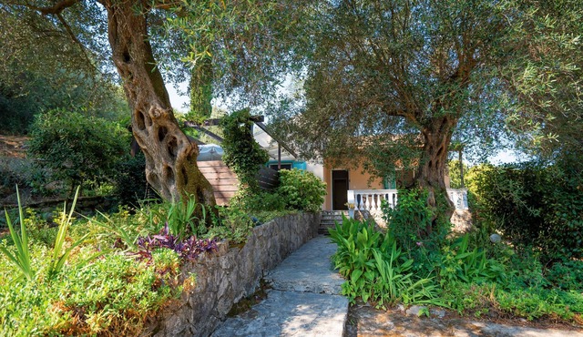 Villa Kiki: A Renovated Village House Near the Beach in St. Spyridon