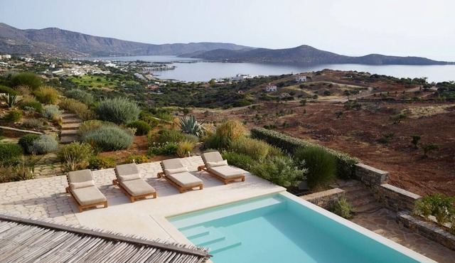 Villa King with a heated pool
