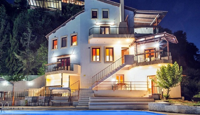 Villa Kleopatra With Private Pool Near TO T HE Beach Away From THE City NO