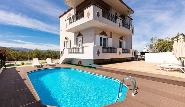 Villa Kounoupas, with pool & views, near the beach