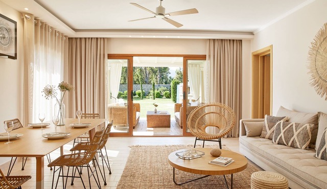 Villa Lilly with 3 bedrooms, private pool & outdoor jacuzzi.