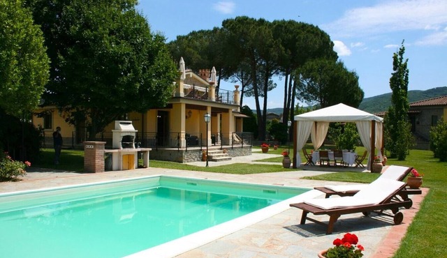 Villa Lucia - Tuscan villa with private pool