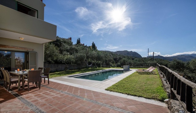 Villa 'Malathiros 6 with Private Pool' with Sea View, Wi-Fi and Air Conditioning