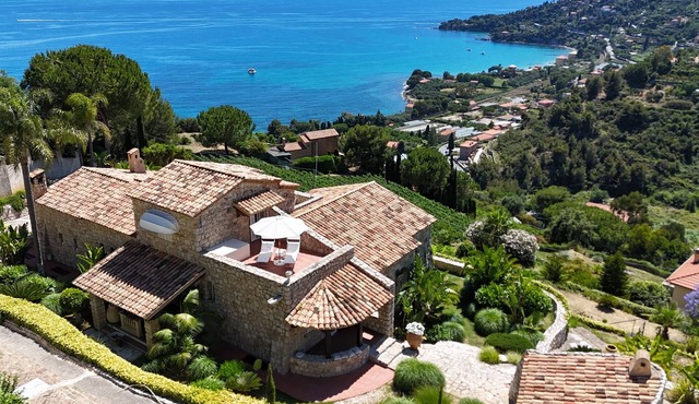 Villa Maria Pia-3BR 2 BA + Private Beach Parking- Luxury Coastal Retreat