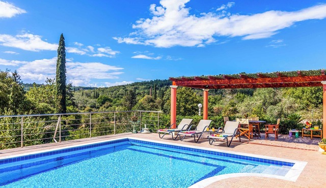 Villa Mirela Mikri - Three Bedroom Villa, Sleeps 6